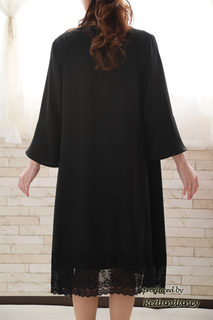 ブラックの裾レースロングガウン