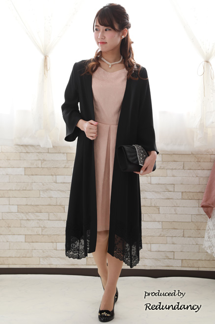 ブラックの裾レースロングガウン