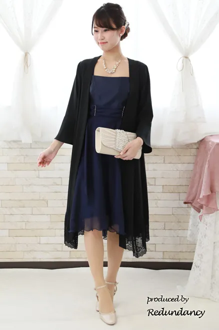 ブラックの裾レースロングガウン