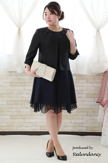 ブラックのノーカラージャケット