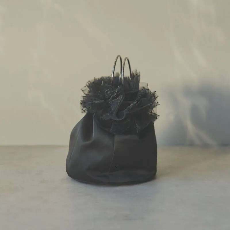 ブラックドットのサテンフリルバッグ