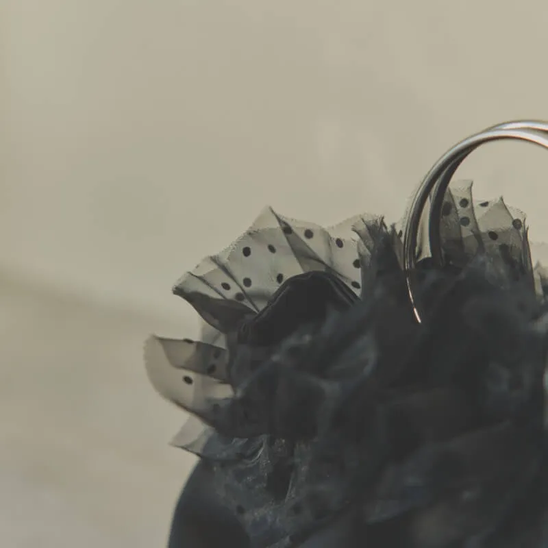 ブラックドットのサテンフリルバッグ