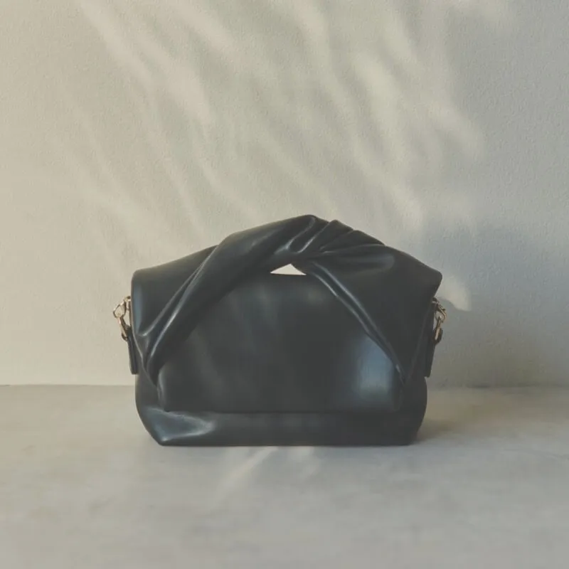 ブラックのリュバンバッグ