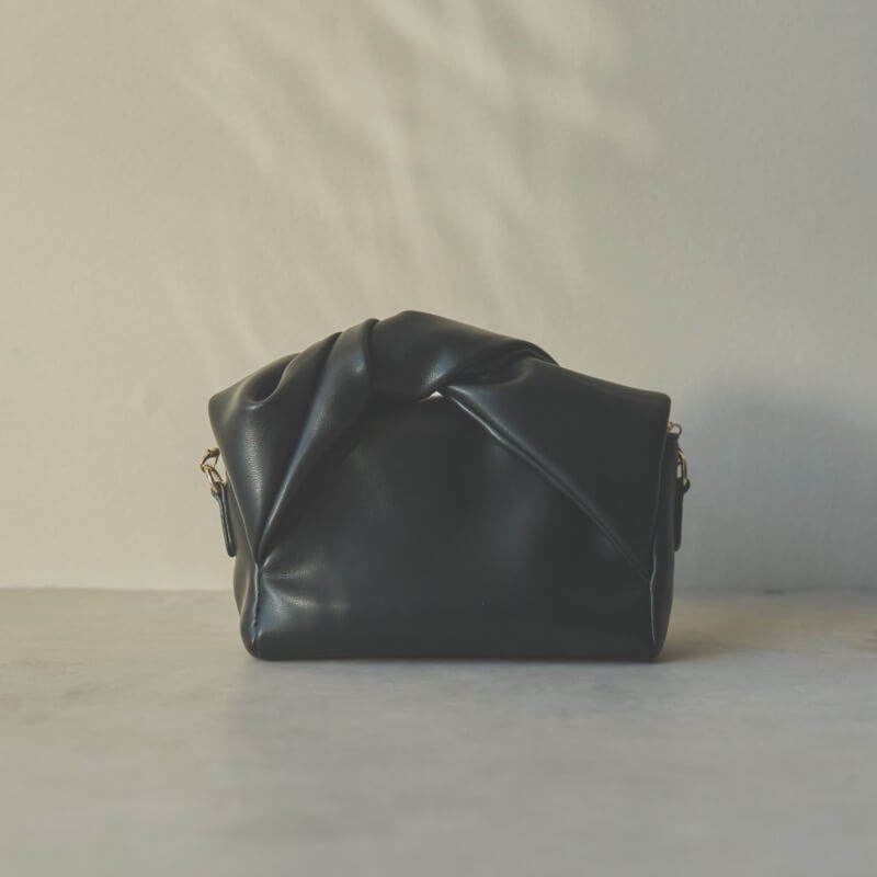 ブラックのリュバンバッグ