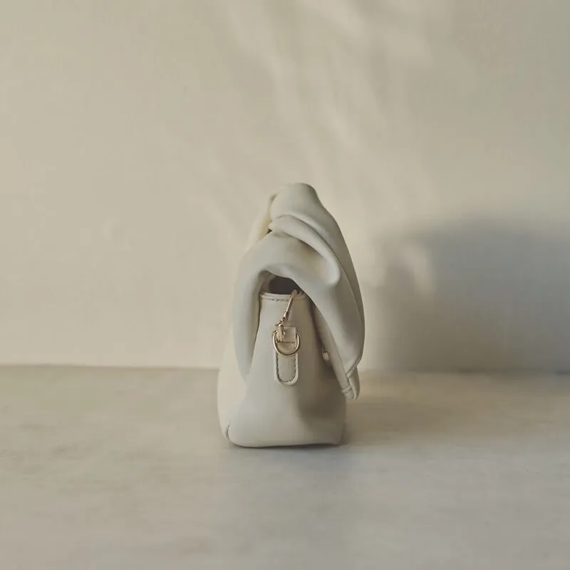 アイボリーのリュバンバッグ