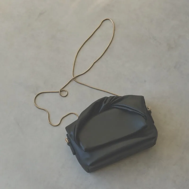 アイボリーのリュバンバッグ