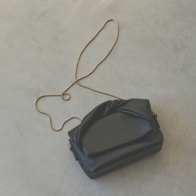 アイボリーのリュバンバッグ