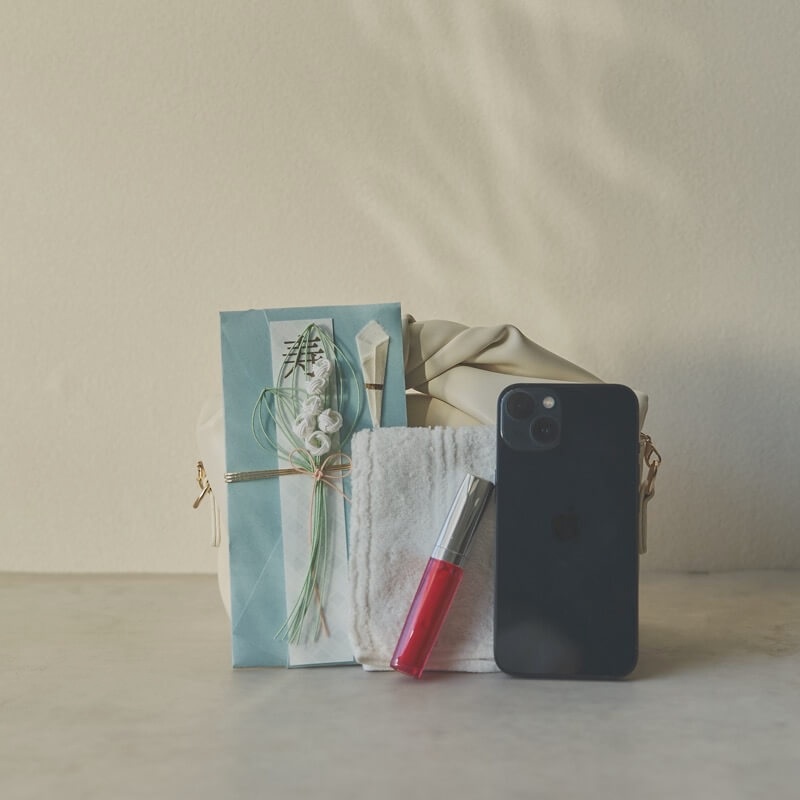 アイボリーのリュバンバッグ