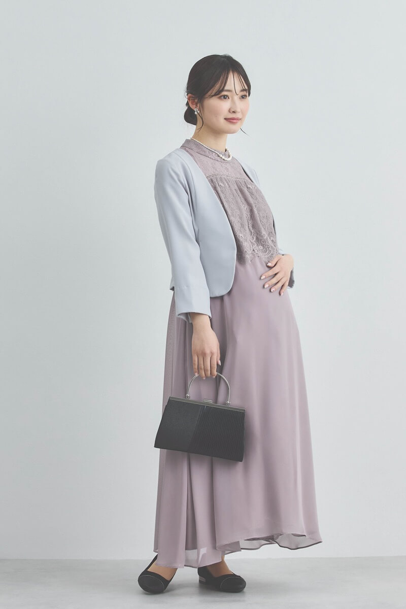 モーヴピンクの授乳口付きハイネックレースドレス