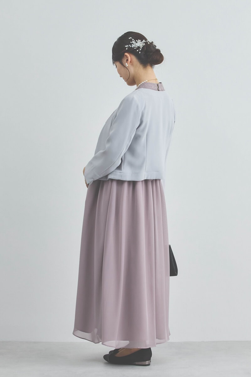 モーヴピンクの授乳口付きハイネックレースドレス