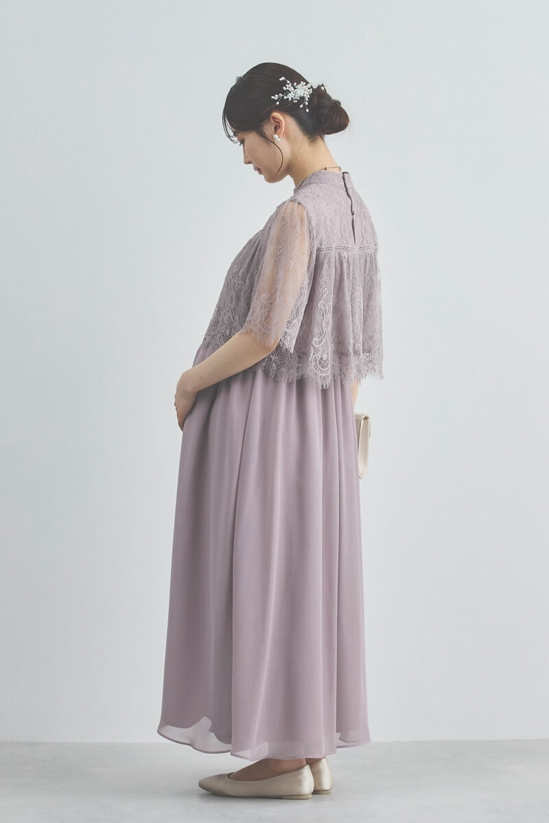 モーヴピンクの授乳口付きハイネックレースドレス