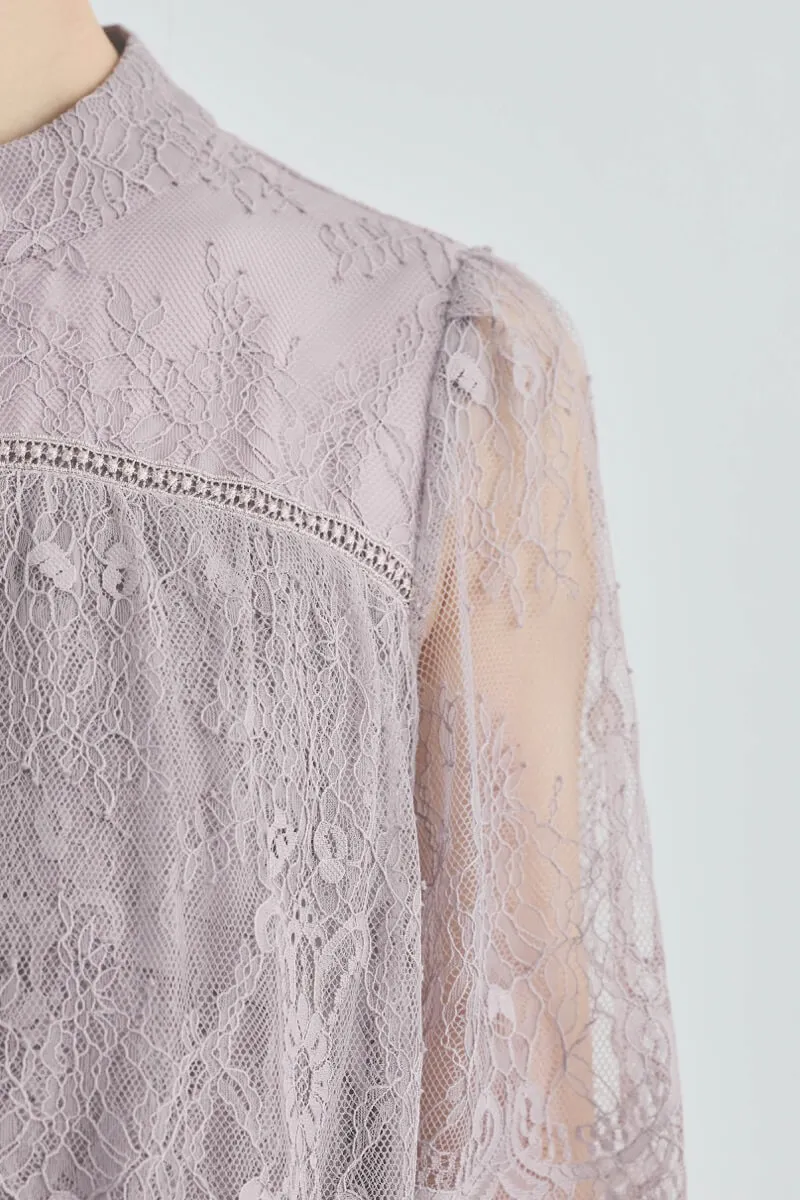 モーヴピンクの授乳口付きハイネックレースドレス