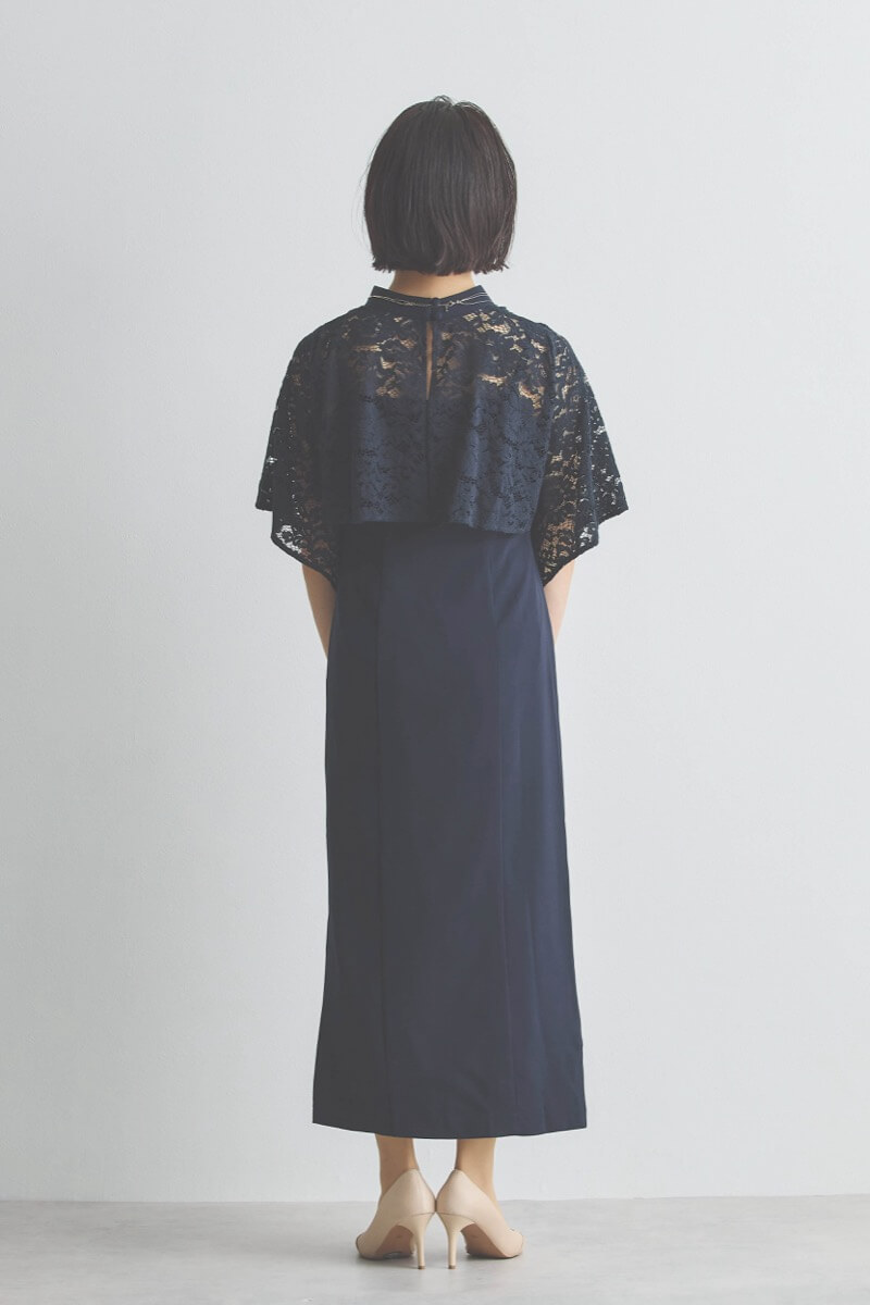 ネイビーのレーストップス付きIラインドレス