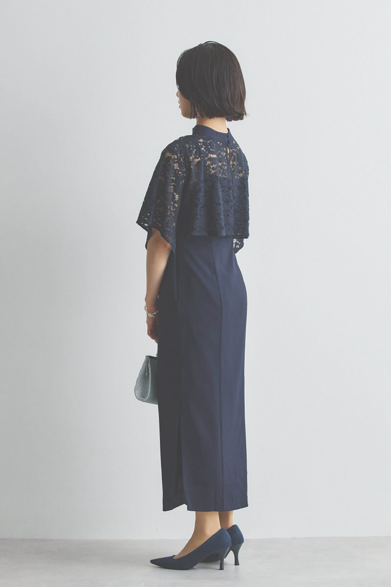 ネイビーのレーストップス付きIラインドレス