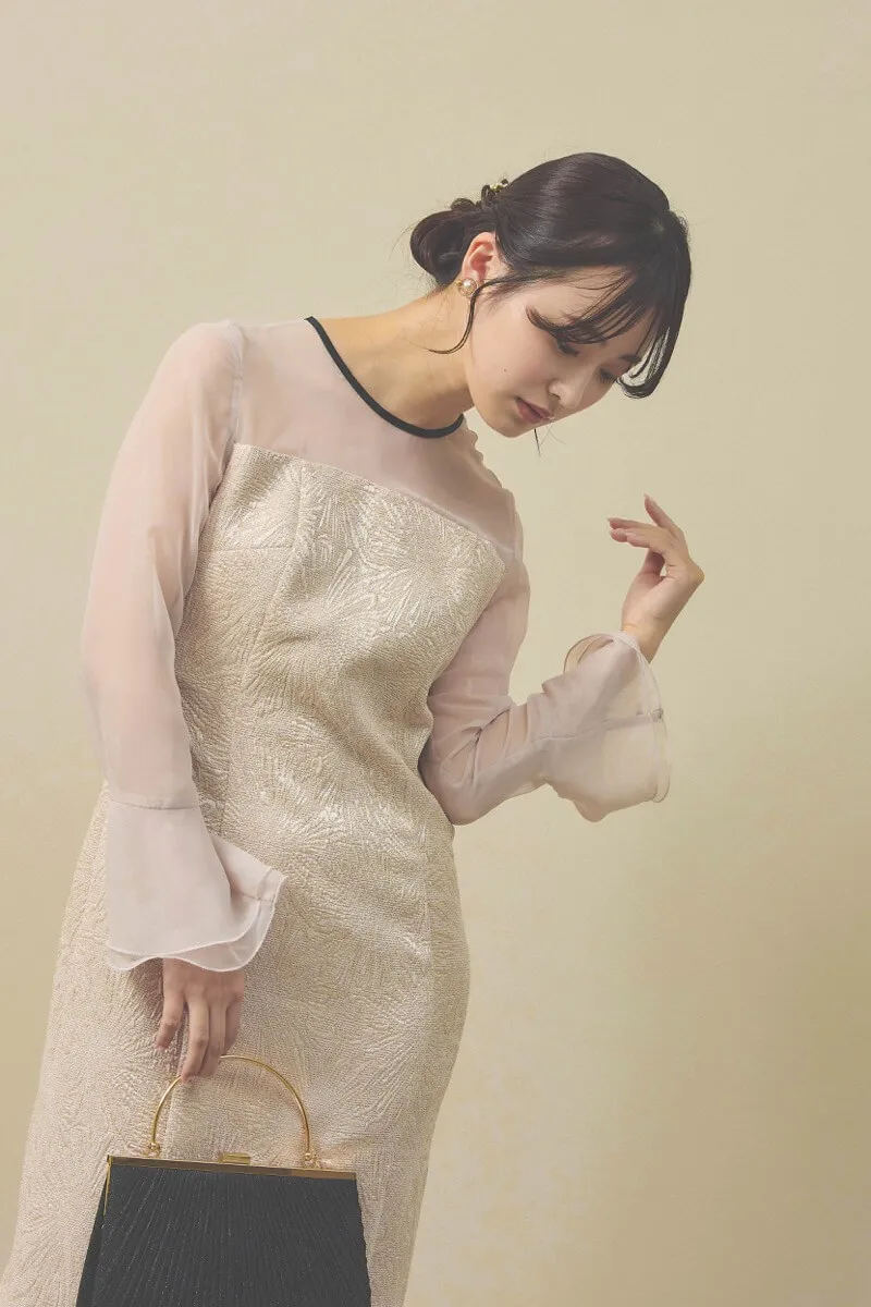 ライトベージュのフラワージャガードIラインドレス