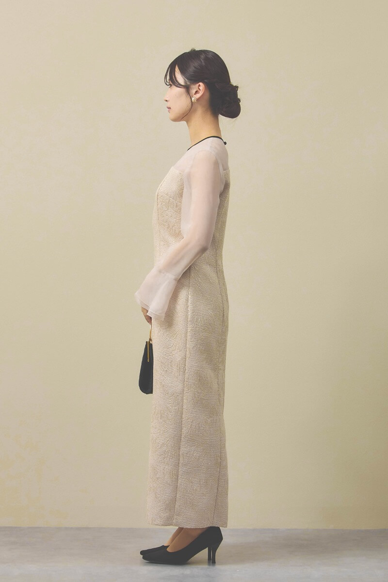 ライトベージュのフラワージャガードIラインドレス