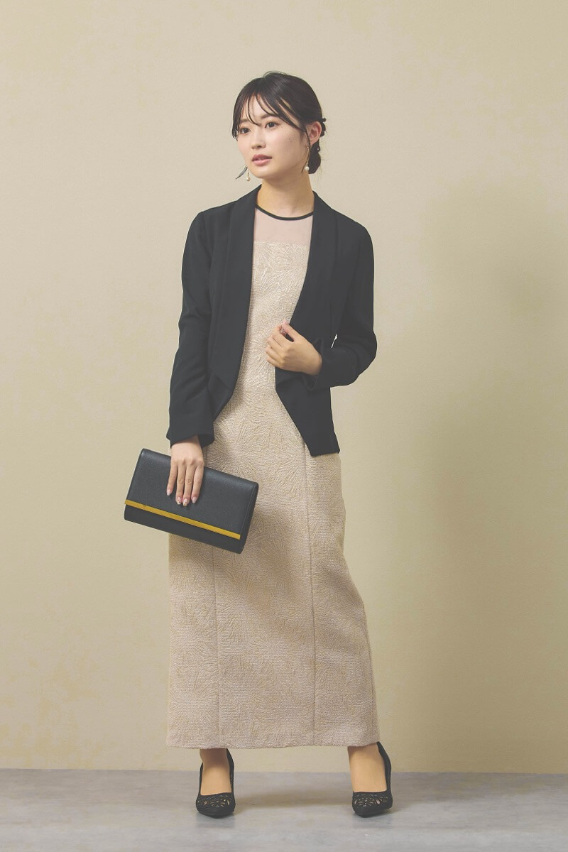 ライトベージュのフラワージャガードIラインドレス