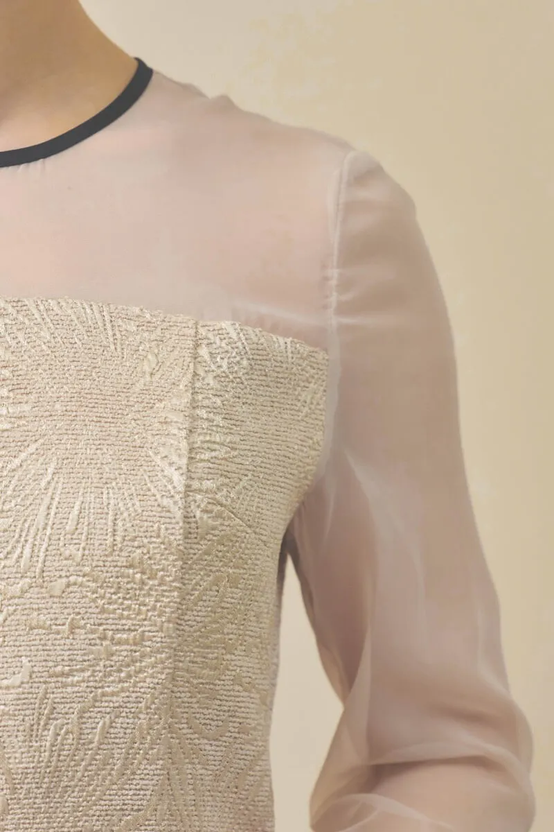 ライトベージュのフラワージャガードIラインドレス