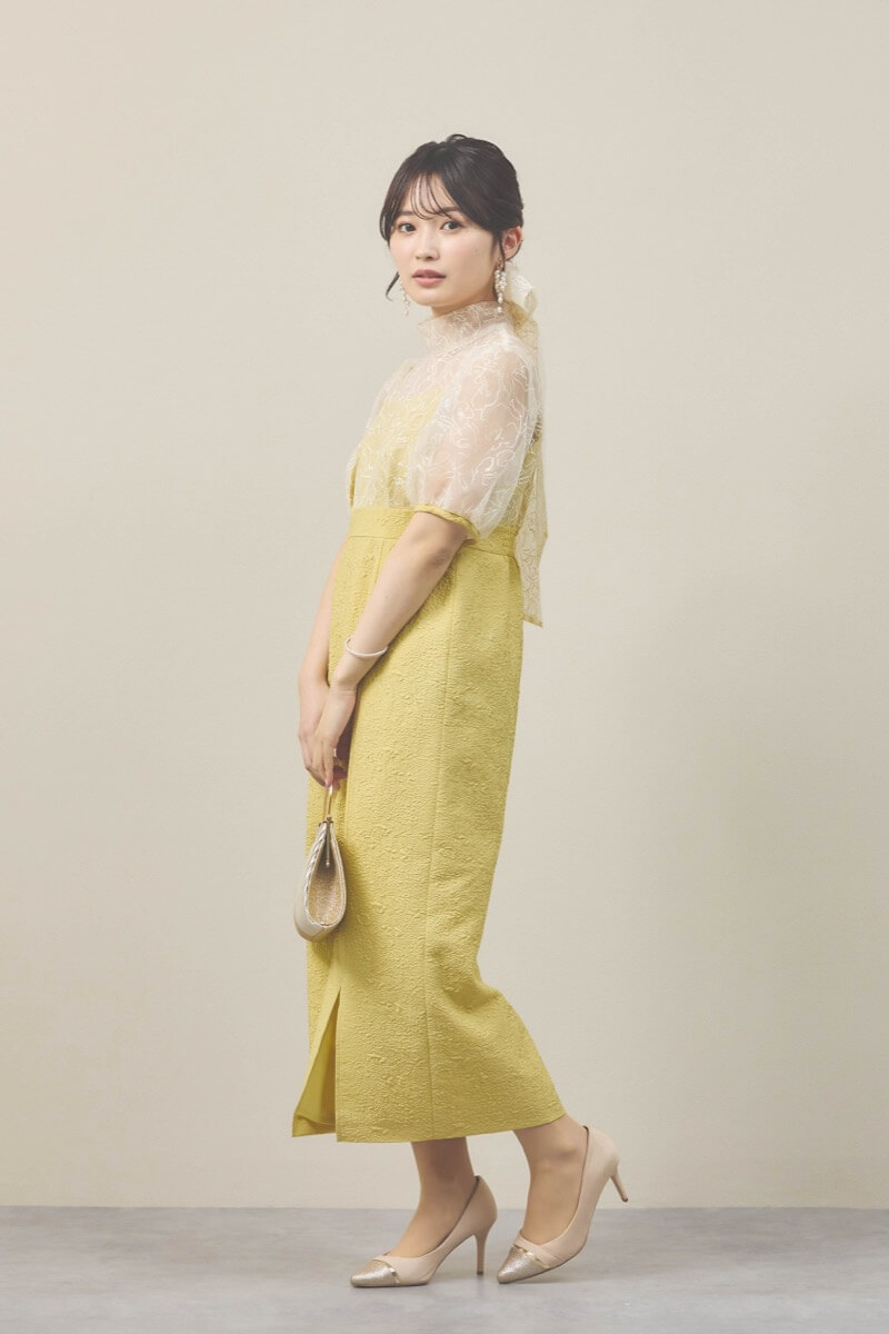 イエローのフラワープリントボウタイドレス