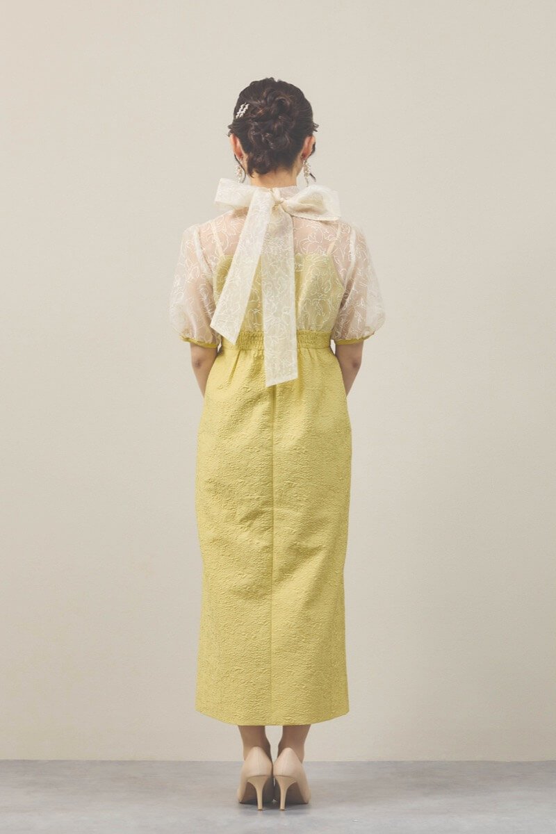 イエローのフラワープリントボウタイドレス