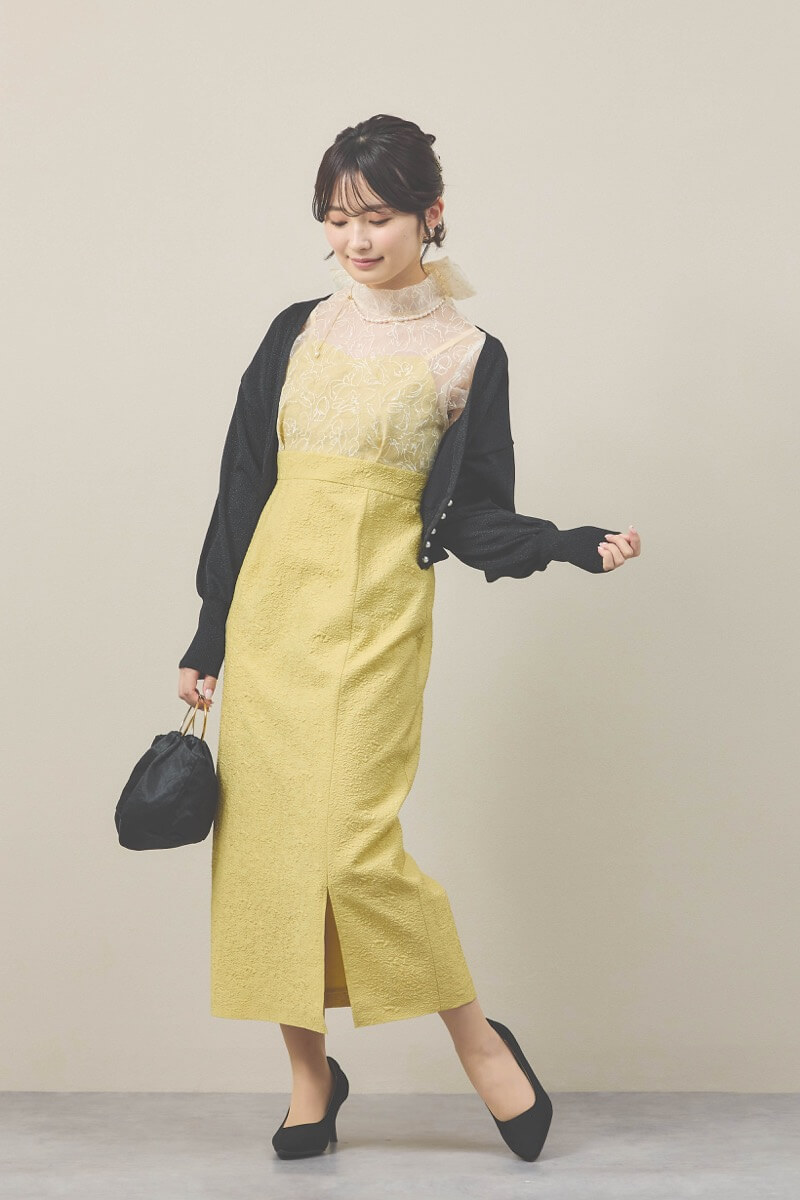 イエローのフラワープリントボウタイドレス