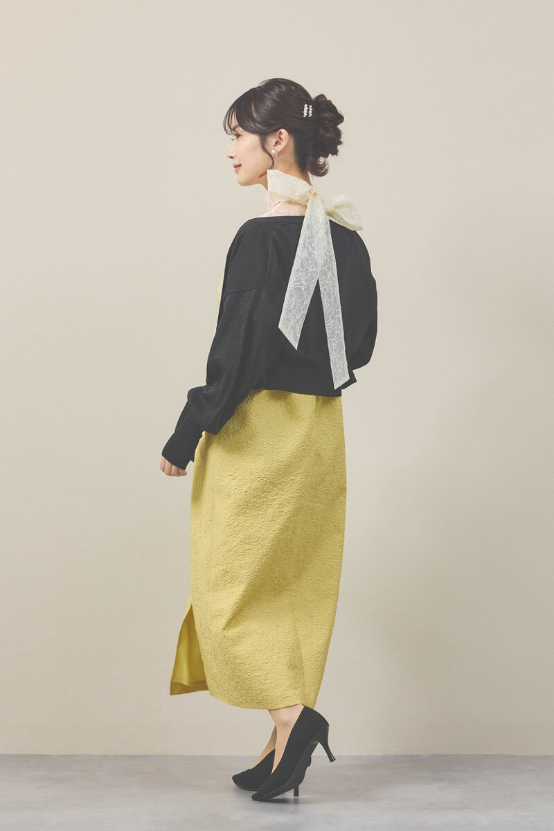 イエローのフラワープリントボウタイドレス