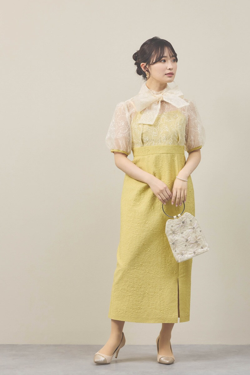 イエローのフラワープリントボウタイドレス