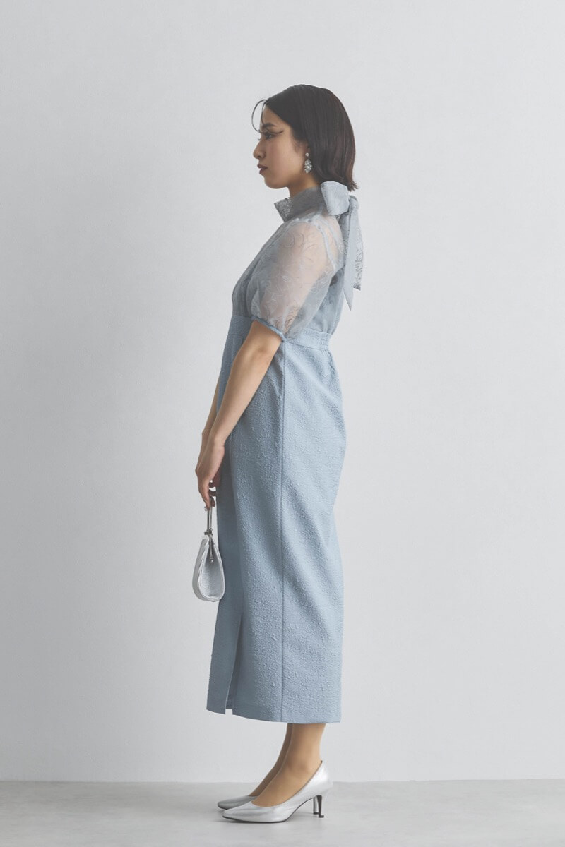 サックスのフラワープリントボウタイドレス