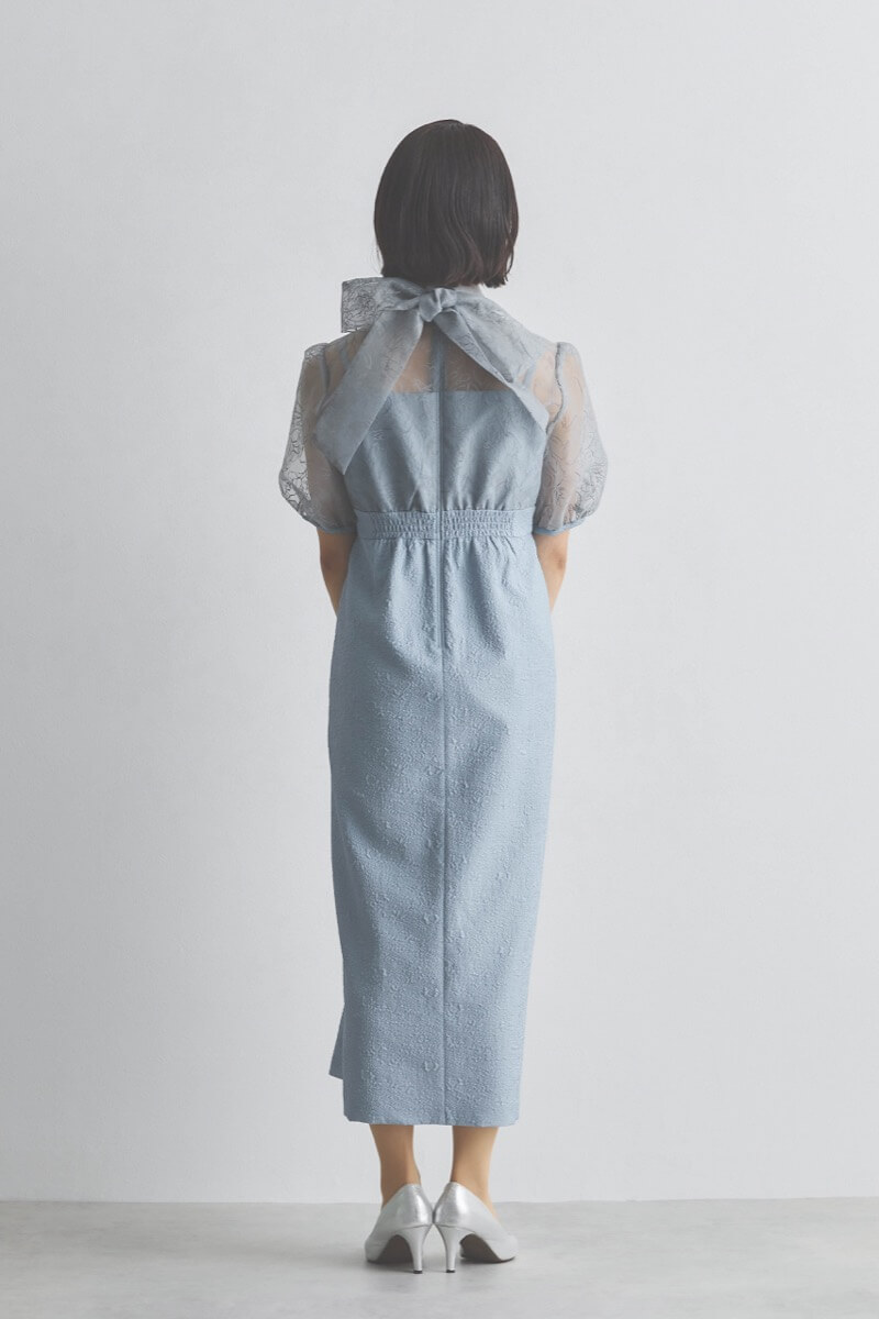 サックスのフラワープリントボウタイドレス