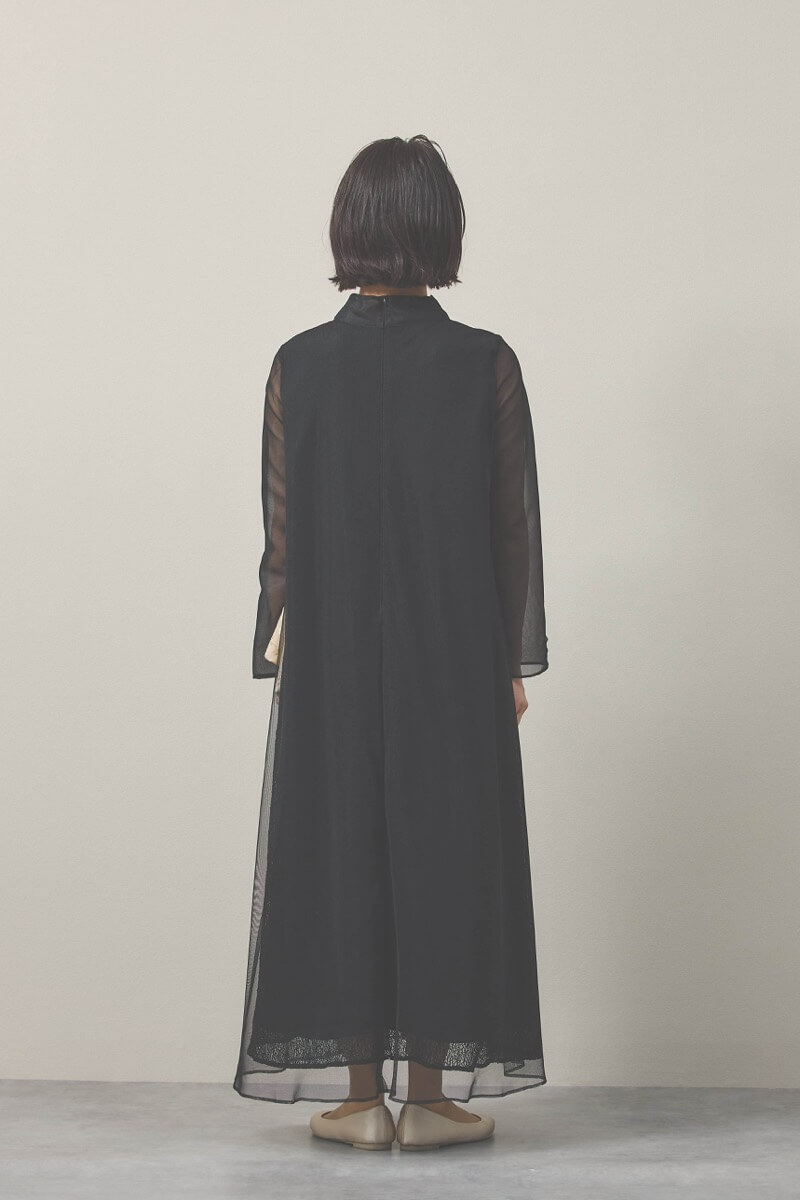 ブラックのレース×チュールミックスドレス