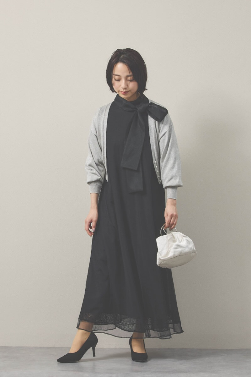 ブラックのレース×チュールミックスドレス