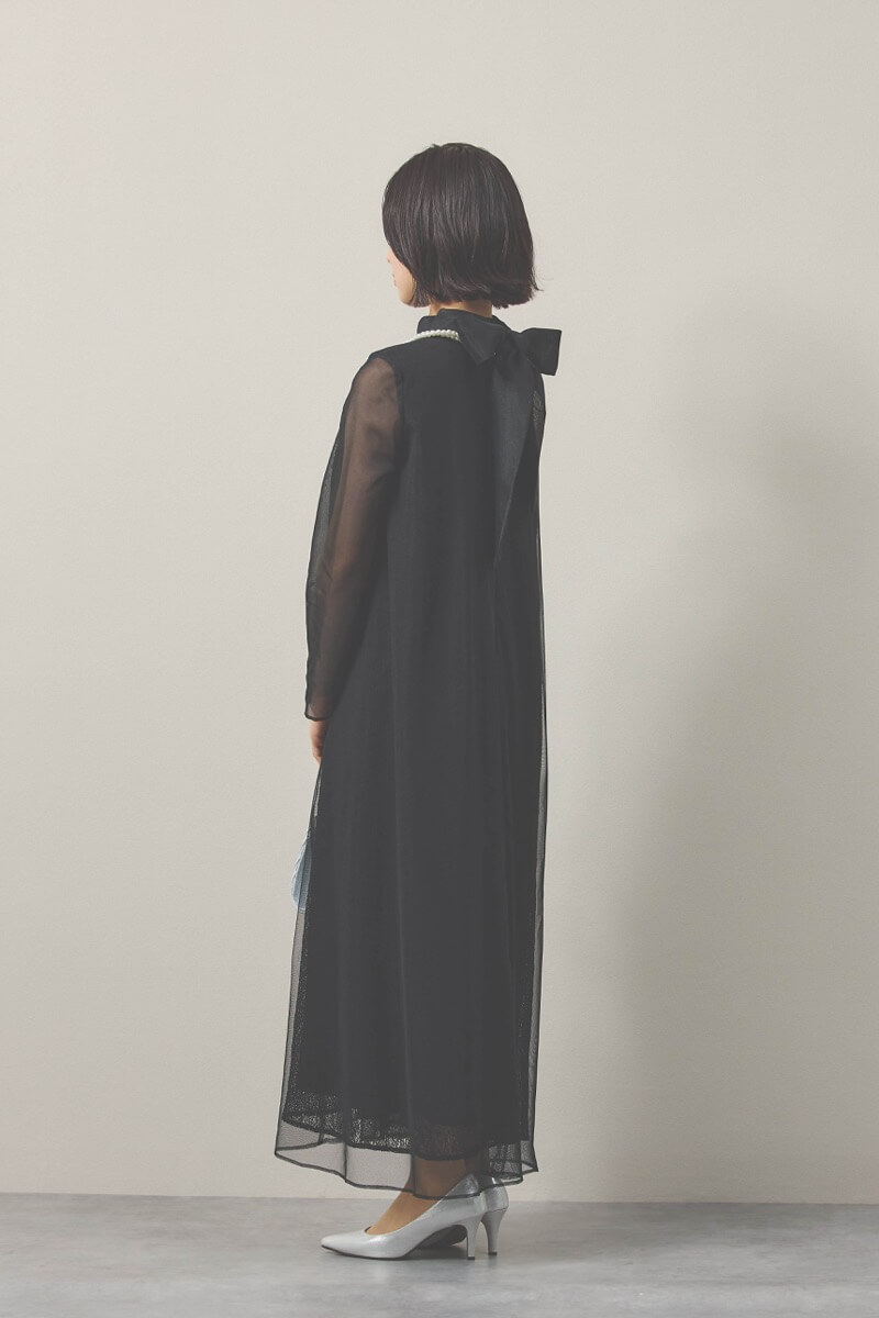 ブラックのレース×チュールミックスドレス