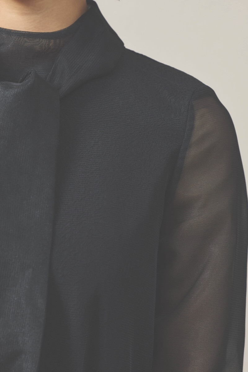 ブラックのレース×チュールミックスドレス