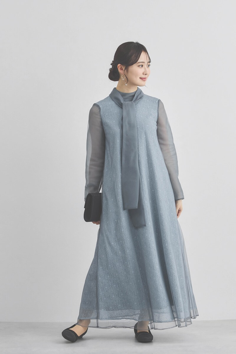 ブルーグレーのレース×チュールミックスドレス