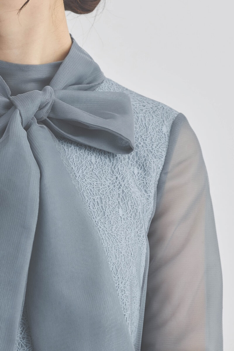 ブルーグレーのレース×チュールミックスドレス