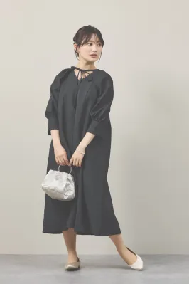 ジャガードの黒のドレス