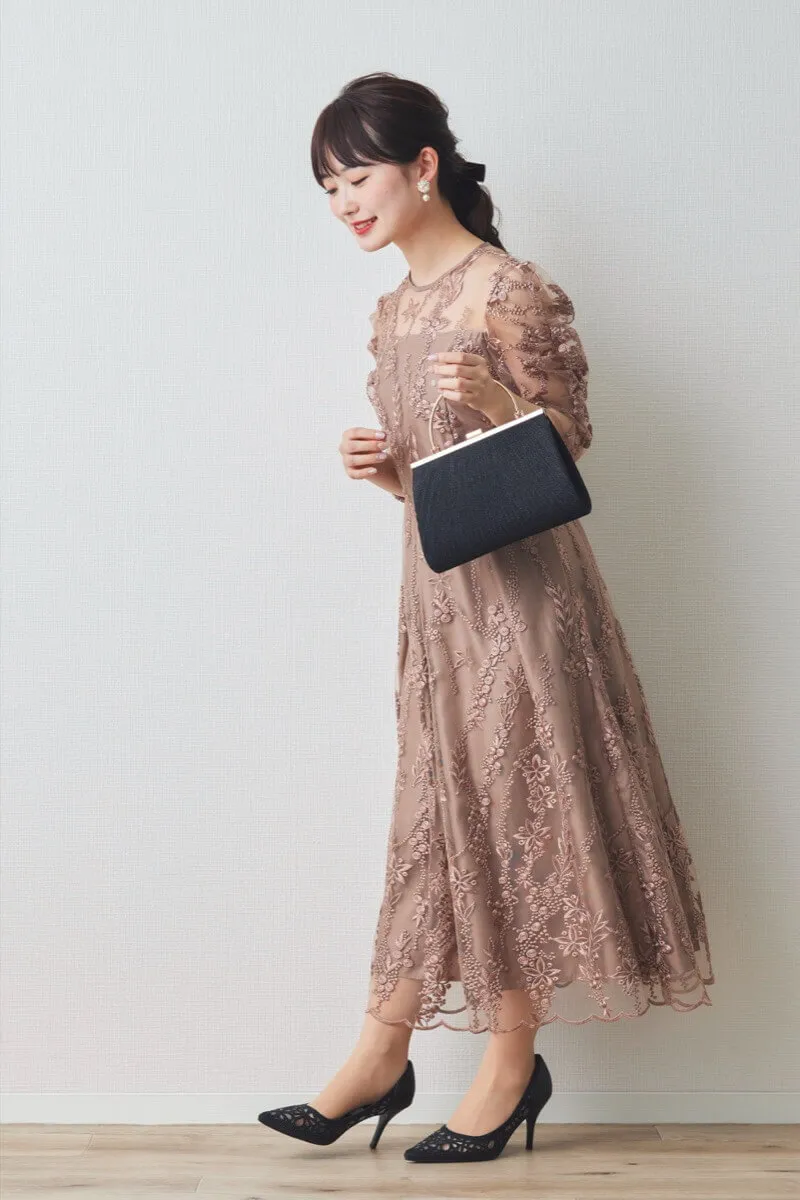 モカの花柄刺繍ミディ丈ドレス