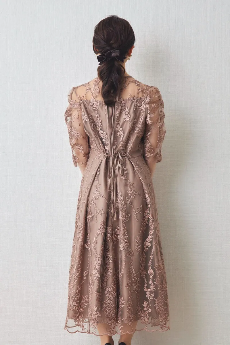モカの花柄刺繍ミディ丈ドレス