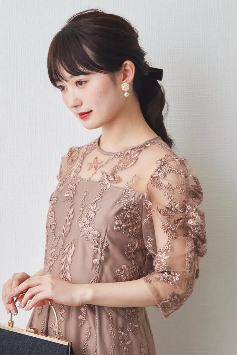 モカの花柄刺繍ミディ丈ドレス