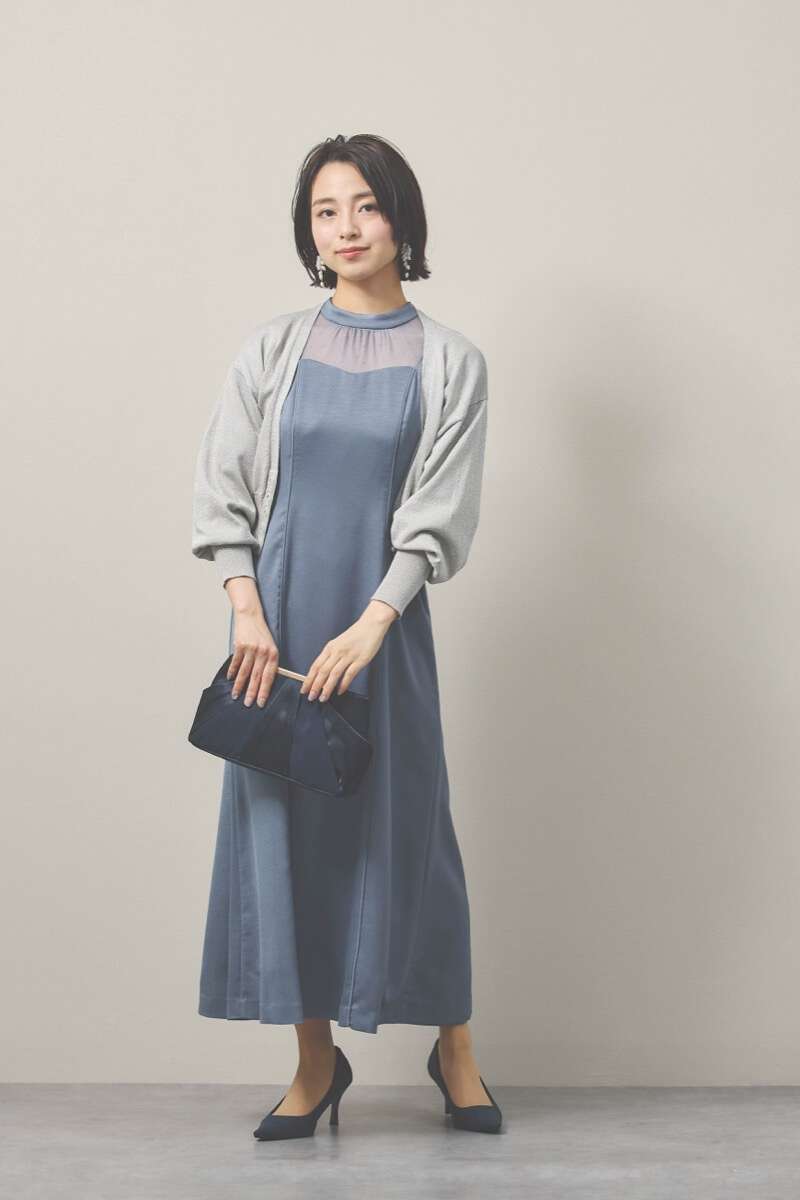 ブルーのカッティングデザインサテンドレス