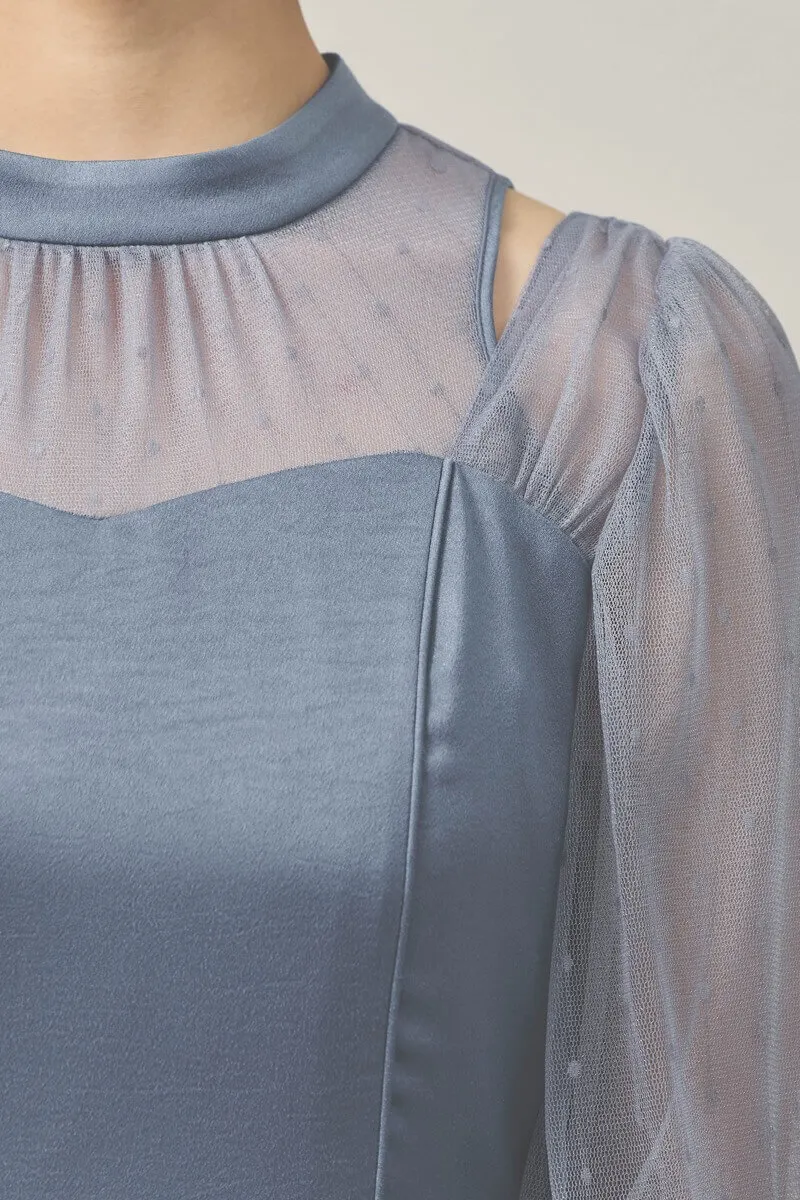 ブルーのカッティングデザインサテンドレス