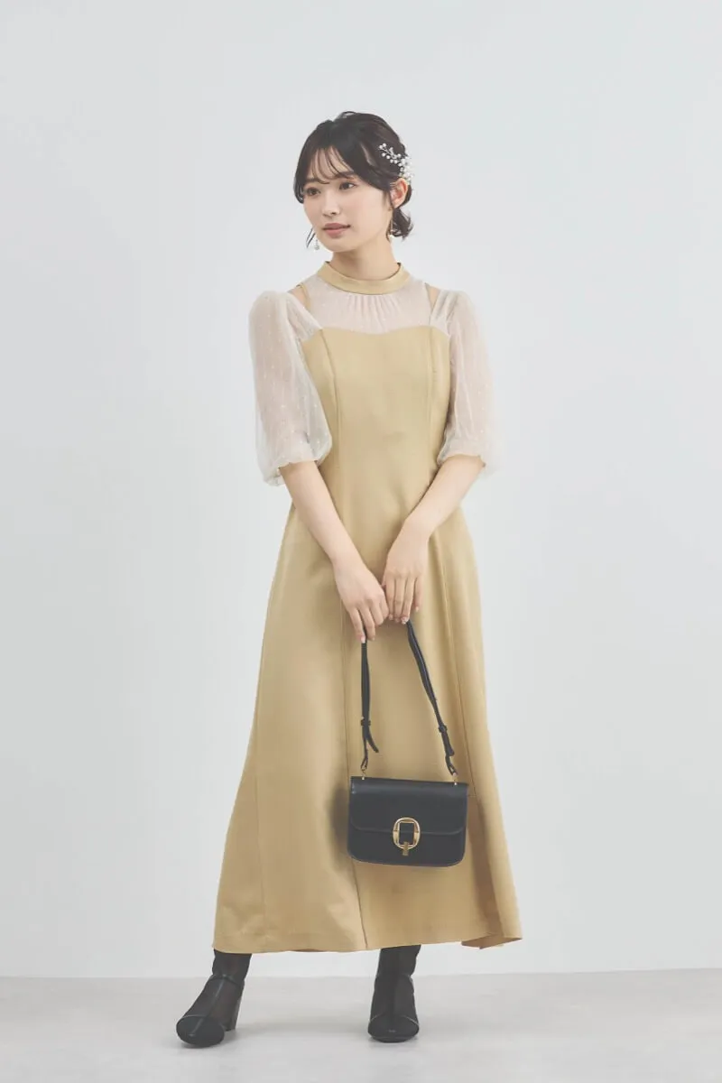 ナチュラルイエローのカッティングデザインサテンドレス