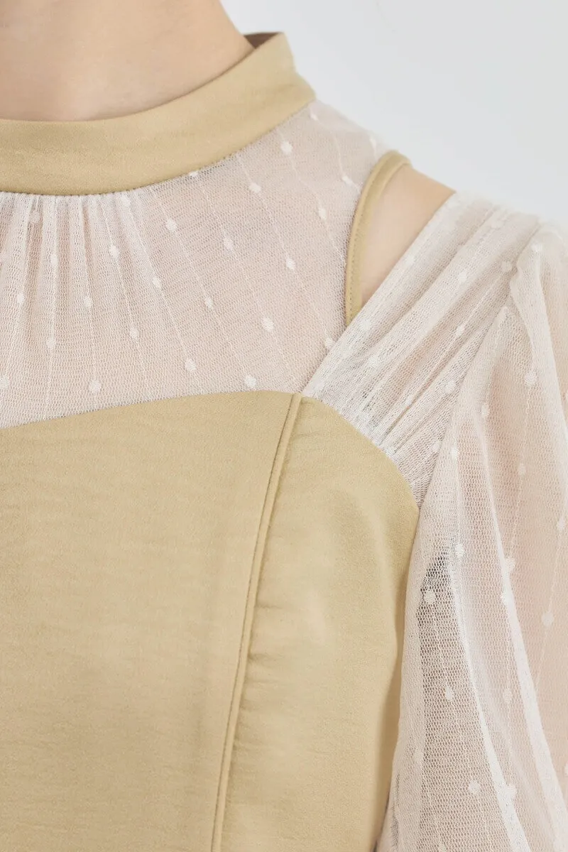 ナチュラルイエローのカッティングデザインサテンドレス