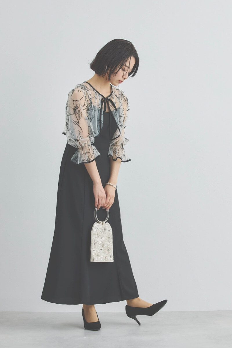 ブラックの線描フラワー刺繍ボレロセットドレス