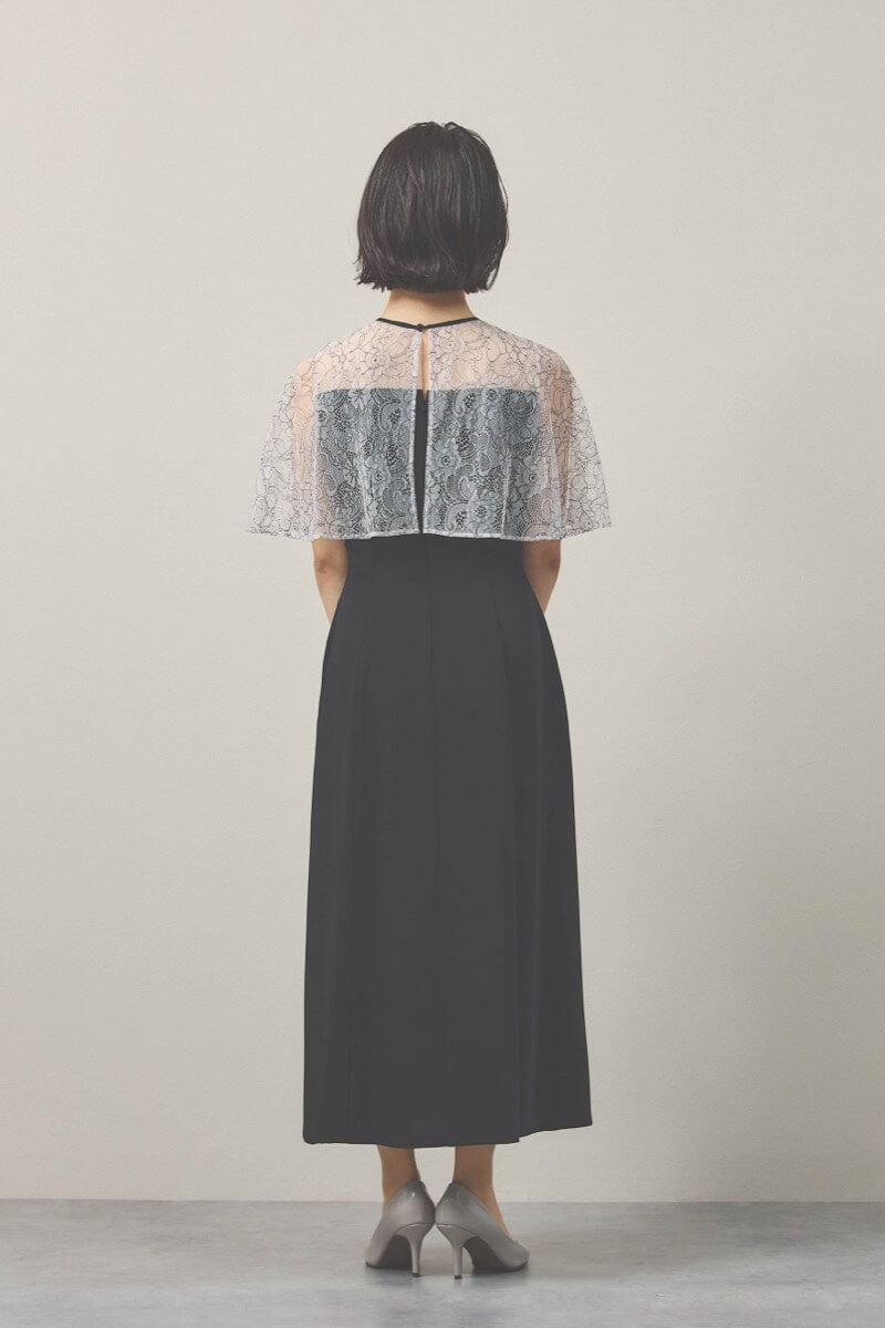 ブラックのシアーケープコンビドレス