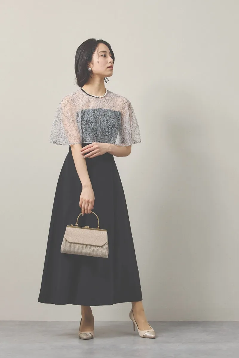 ブラックのシアーケープコンビドレス