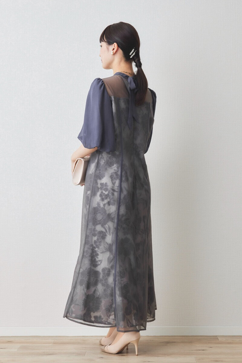 ブルーの花柄オーガンジーパフスリーブドレス