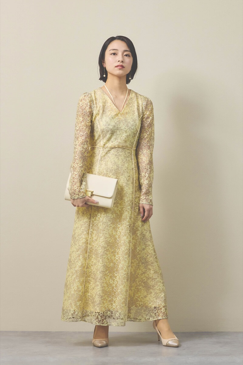 イエローのレースプリントドレス