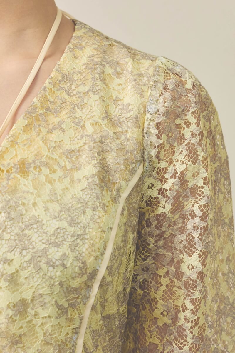 イエローのレースプリントドレス