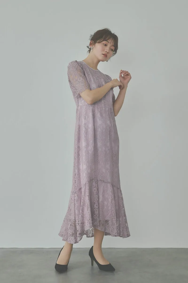 ピンクのファインレースドレス